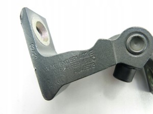 Volkswagen OE 8X0831403E połówka zawiasu