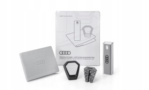 Zestaw ze środkiem do czyszczenia wyświetlacza ,odświeżaczem powietrza Audi