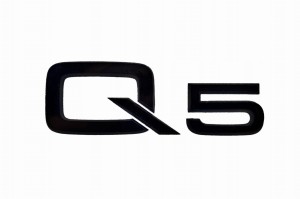 Oryginalny znaczek,logo Audi Q5 2021> w kolorze czarnym TYŁ OE 80A071803